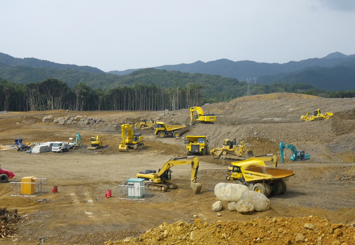 砕岩・浚渫工事